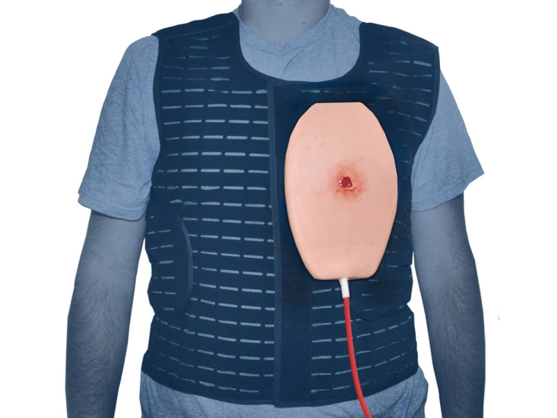 Trenażer do nauki zakładania opatrunku na rany klatki piersiowej Trueclot Chest Seal Application Trainer  - 409_0.jpg